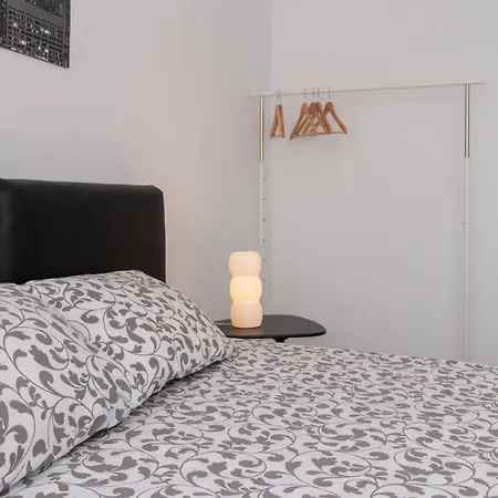 Castrelos Park / Parking Apartment *